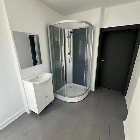 Rive Gauche L Centre - Gare - Aeroport * 샤를루아